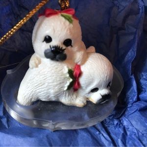 1993 Adorable baby harp seals hanging ornament with original box.